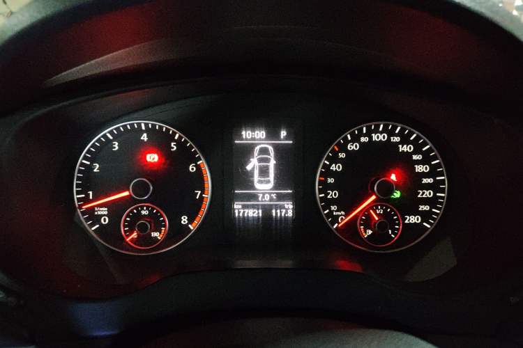 Used Volkswagen Sagitar 2012 1.4TSI Automatic Luxury Edition Instrument Cluster