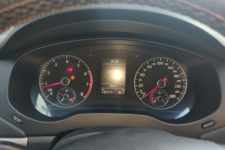 Used Volkswagen Sagitar 2012 1.4TSI Manual Luxury Model Instrument Cluster