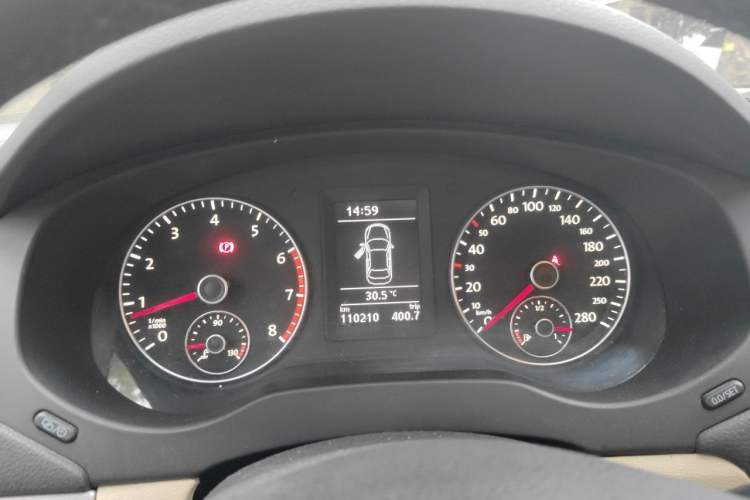 Used Volkswagen Sagitar 2012 1.4TSI Manual Luxury Model Instrument Cluster