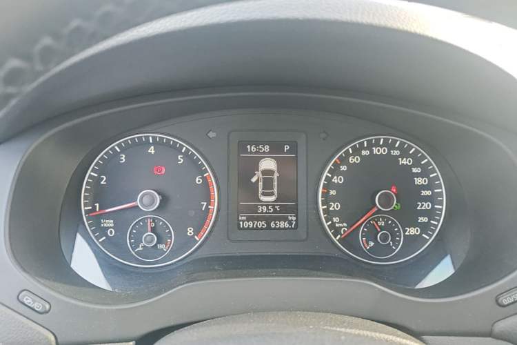 Used Volkswagen Sagitar 2012 1.8TSI Automatic Flagship Edition Instrument Cluster