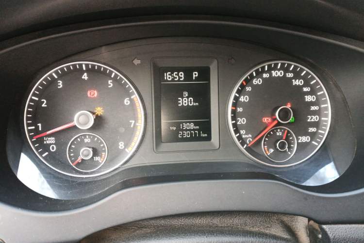 Used Volkswagen Sagitar 2012 1.4TSI Automatic Fashion Edition Instrument Cluster