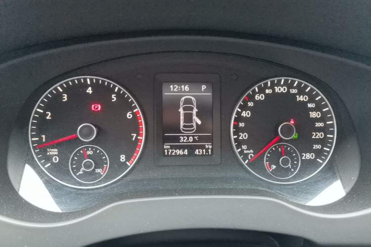 Used Volkswagen Sagitar 2012 1.4TSI Automatic Luxury Edition Instrument Cluster