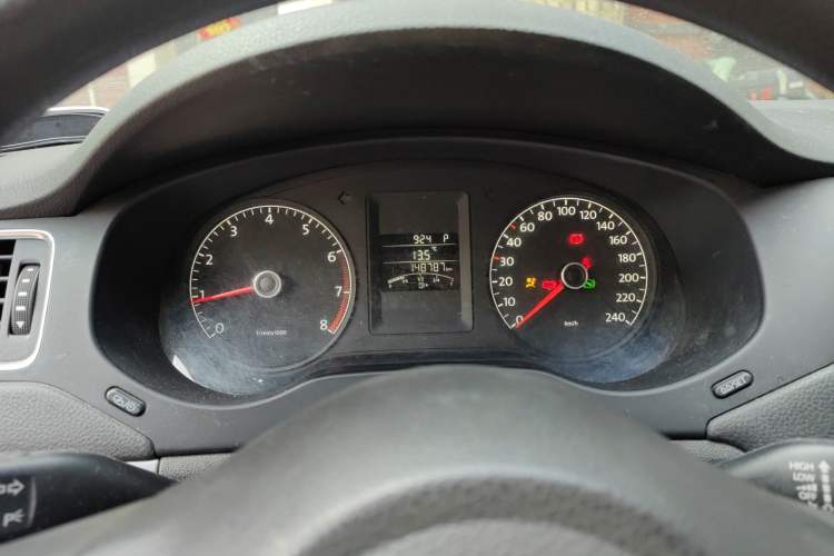 Used Volkswagen Sagitar 2012 1.6L Automatic Fashion Edition Instrument Cluster