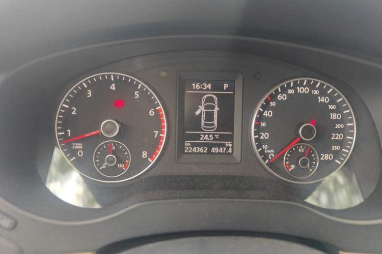 Used Volkswagen Sagitar 2012 1.4TSI Automatic Luxury Edition Instrument Cluster