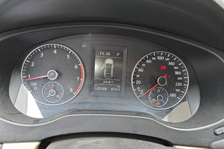Used Volkswagen Sagitar 2012 1.8TSI Automatic Flagship Edition Instrument Cluster