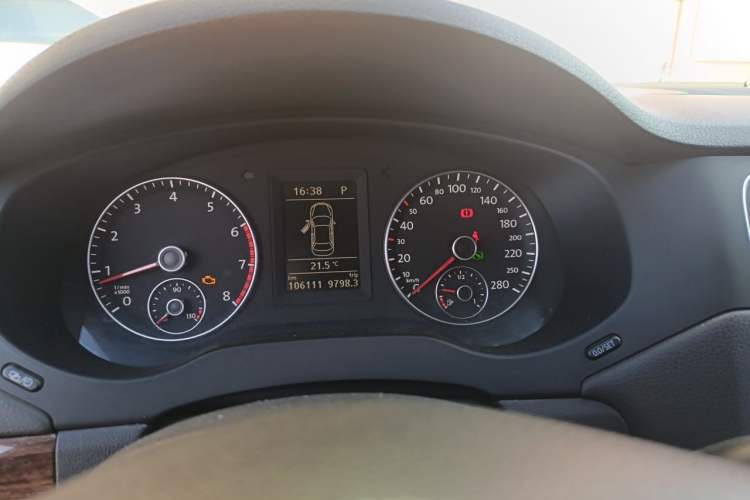 Used Volkswagen Sagitar 2012 1.8TSI Automatic Flagship Edition Instrument Cluster