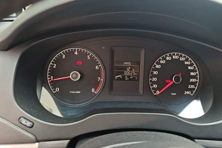 Used Volkswagen Sagitar 2012 1.6L Manual Comfort Model Instrument Cluster