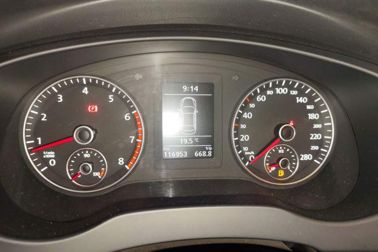 Used Volkswagen Sagitar 2012 1.4TSI Manual Luxury Model Instrument Cluster