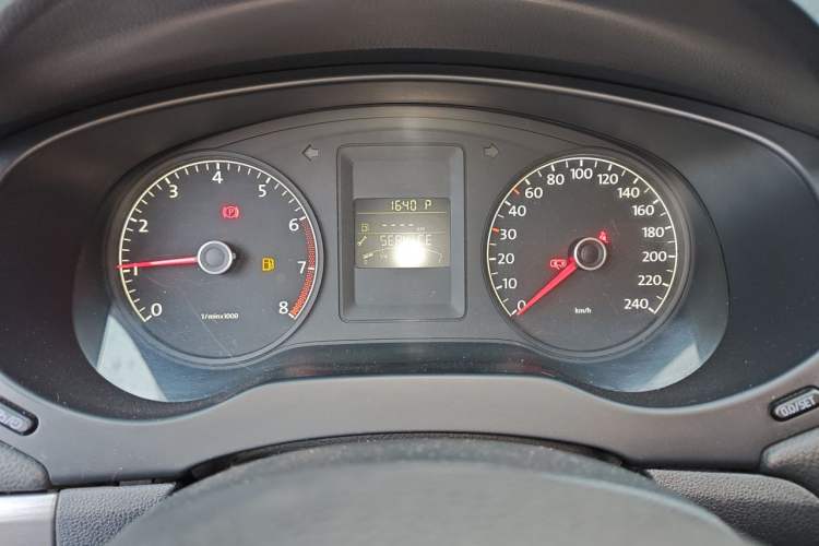 Used Volkswagen Sagitar 2012 1.6L Automatic Fashion Edition Instrument Cluster