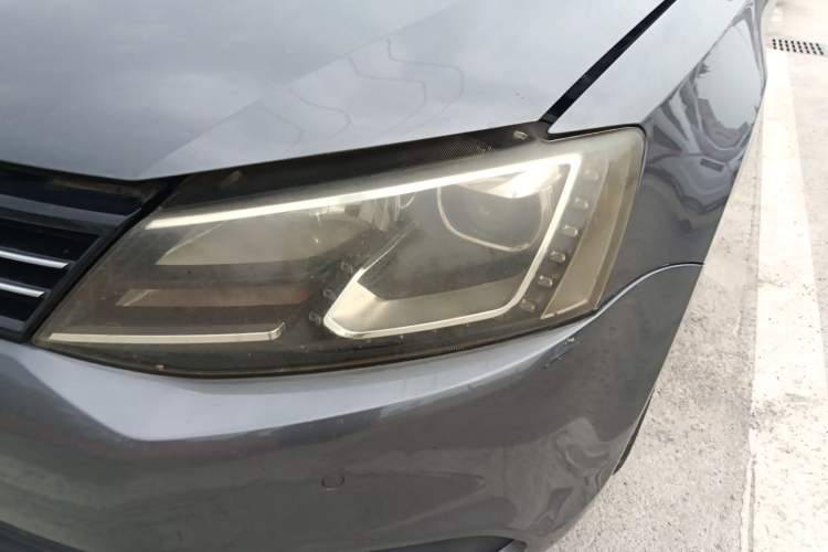 Used Volkswagen Sagitar 2012 1.4TSI Automatic Luxury Edition Left Front Headlight