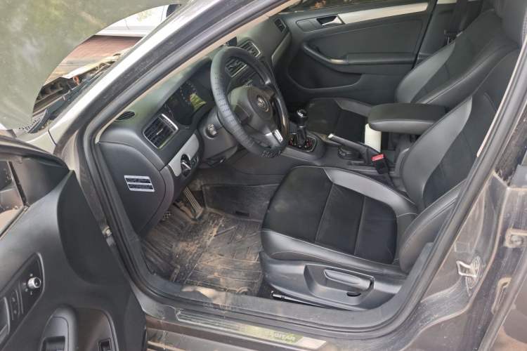 Used Volkswagen Sagitar 2012 1.6L Manual Comfort Model Left Front Seat