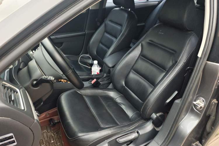 Used Volkswagen Sagitar 2012 1.4TSI Automatic Luxury Edition Left Front Seat