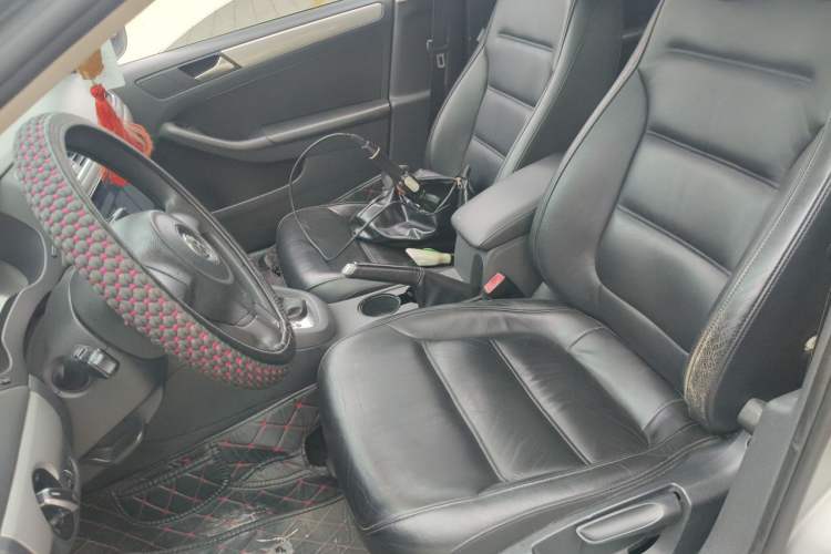 Used Volkswagen Sagitar 2012 1.6L Automatic Fashion Edition Left Front Seat