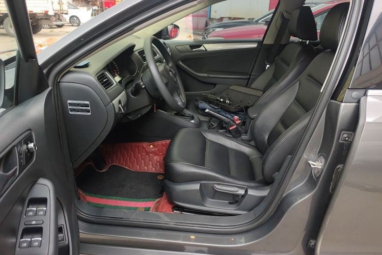 Used Volkswagen Sagitar 2012 1.6L Automatic Comfort Edition Left Front Seat