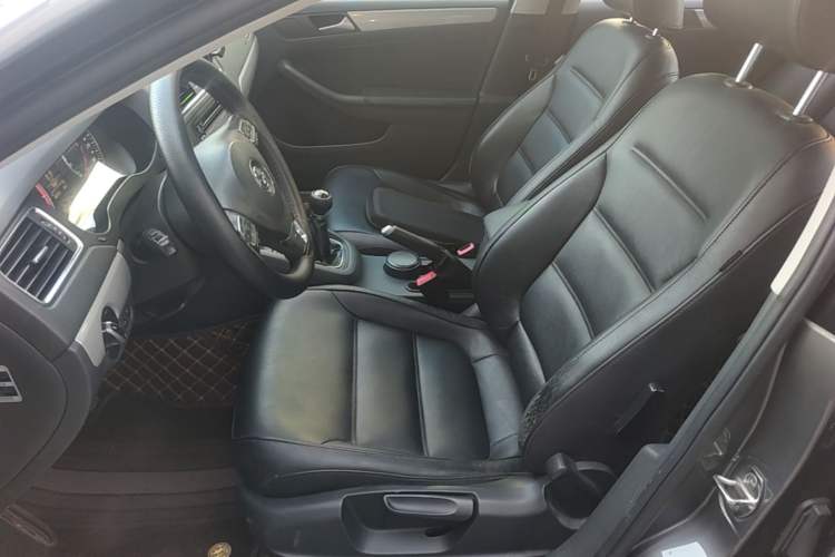 Used Volkswagen Sagitar 2012 1.4TSI Manual Luxury Model Left Front Seat