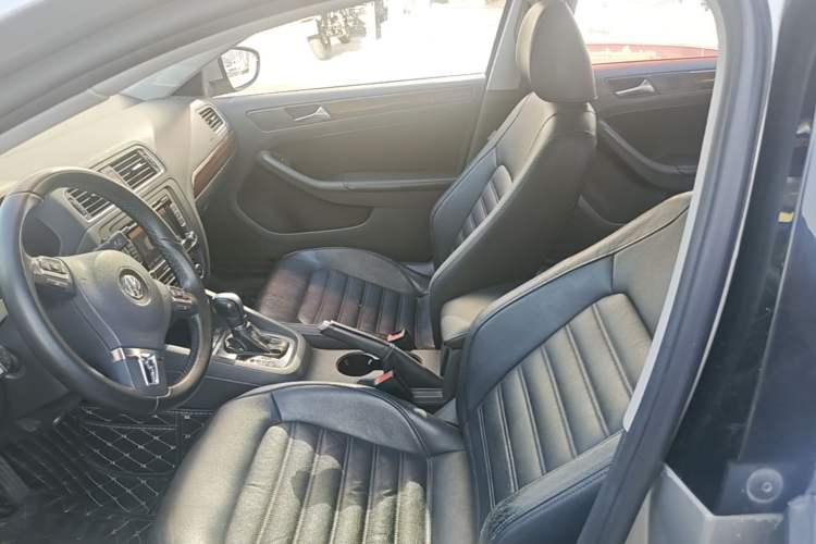 Used Volkswagen Sagitar 2012 1.8TSI Automatic Flagship Edition Left Front Seat