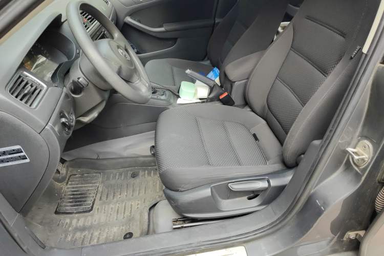 Used Volkswagen Sagitar 2012 1.6L Automatic Fashion Edition Left Front Seat