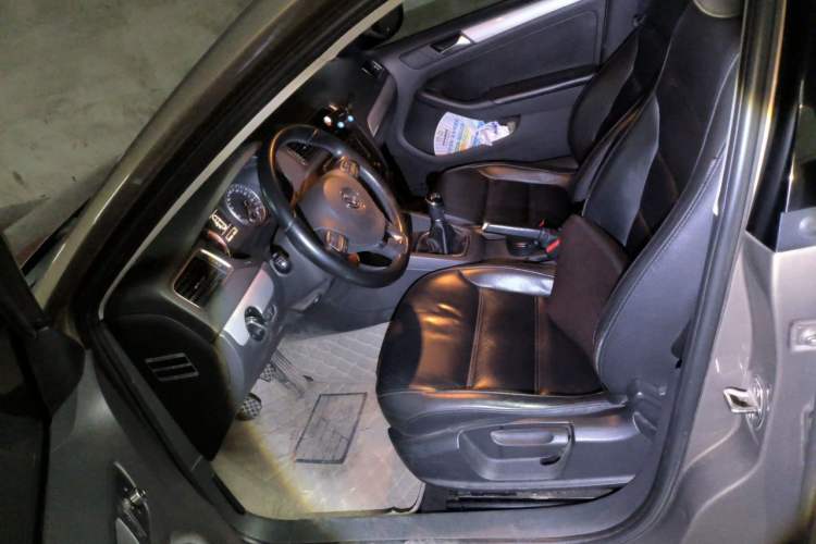 Used Volkswagen Sagitar 2012 1.4TSI Manual Luxury Model Left Front Seat