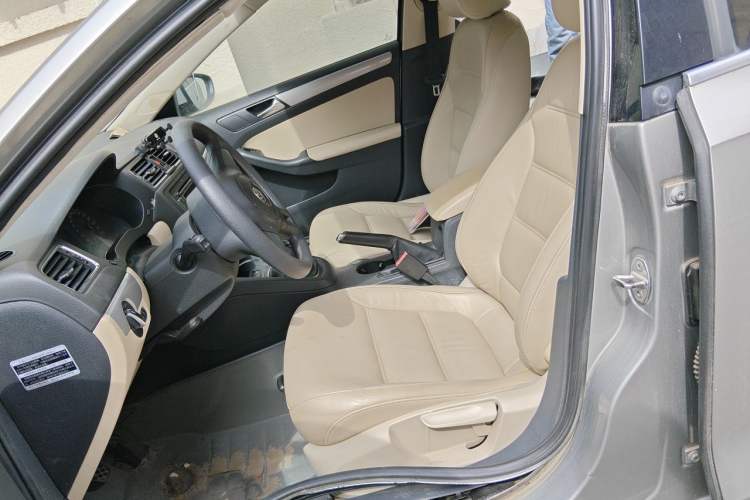 Used Volkswagen Sagitar 2012 1.6L Manual Comfort Model Left Front Seat
