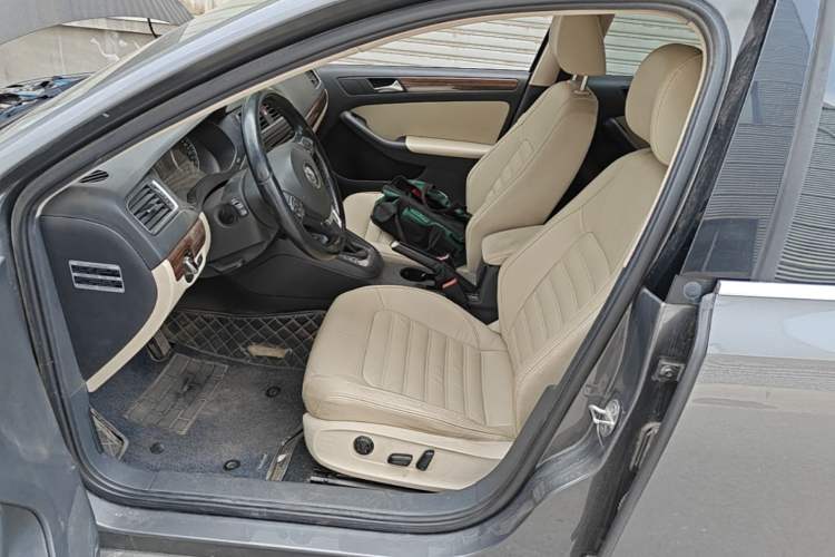 Used Volkswagen Sagitar 2012 1.8TSI Automatic Flagship Edition Left Front Seat