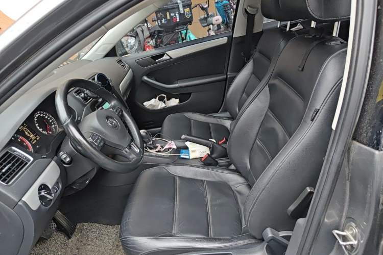 Used Volkswagen Sagitar 2012 1.4TSI Automatic Luxury Edition Left Front Seat