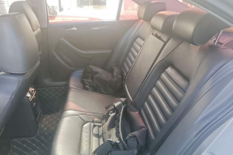 Used Volkswagen Sagitar 2012 1.8TSI Automatic Flagship Edition Left Rear Seat