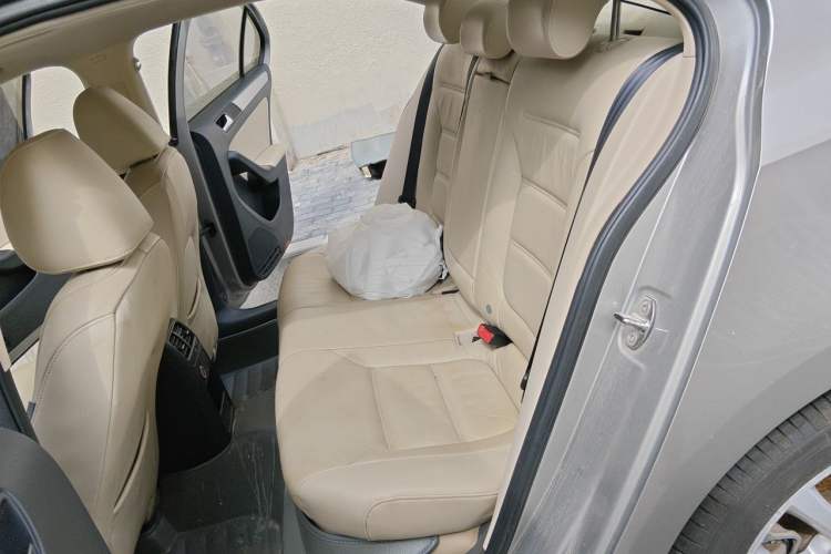 Used Volkswagen Sagitar 2012 1.6L Manual Comfort Model Left Rear Seat