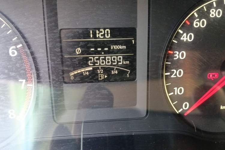 Used Volkswagen Sagitar 2012 1.6L Manual Comfort Model Odometer Close Up
