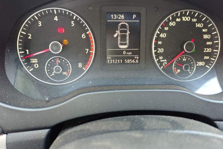 Used Volkswagen Sagitar 2012 1.4TSI Automatic Luxury Edition Odometer Close Up