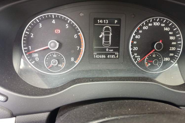 Used Volkswagen Sagitar 2012 1.4TSI Automatic Luxury Edition Odometer Close Up