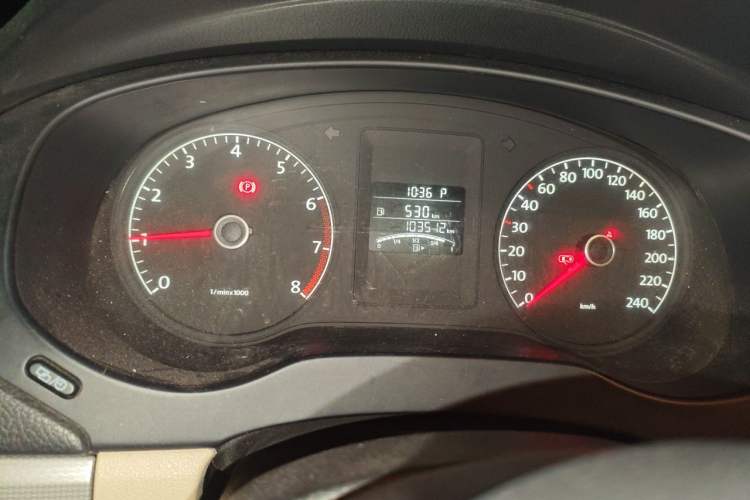 Used Volkswagen Sagitar 2012 1.6L Automatic Comfort Edition Odometer Close Up