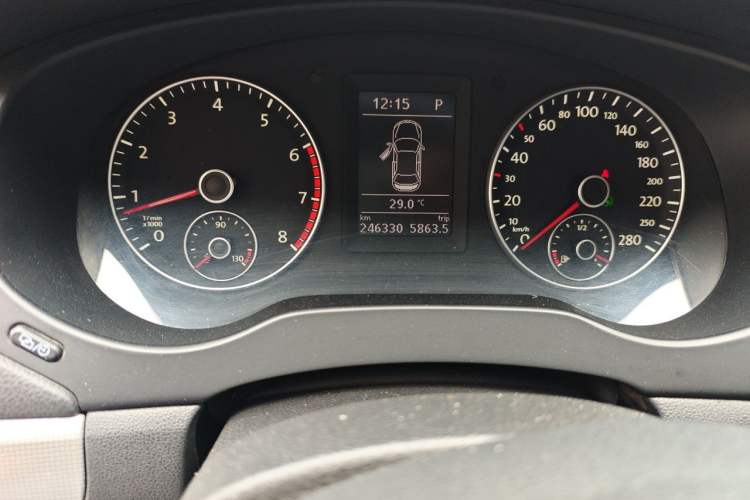 Used Volkswagen Sagitar 2012 1.4TSI Automatic Luxury Edition Odometer Close Up