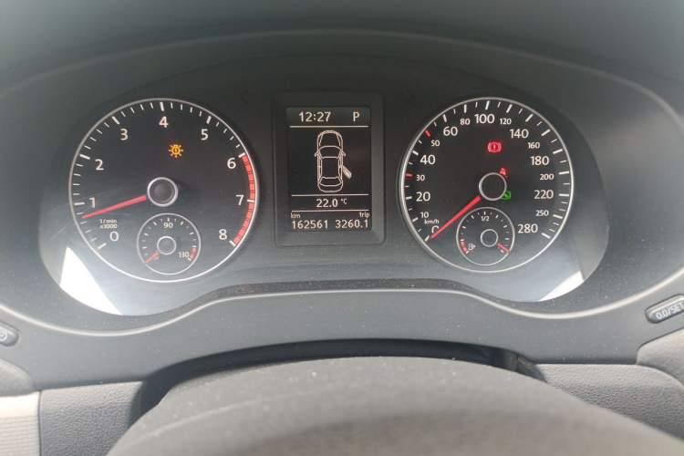Used Volkswagen Sagitar 2012 1.4TSI Automatic Luxury Edition Odometer Close Up
