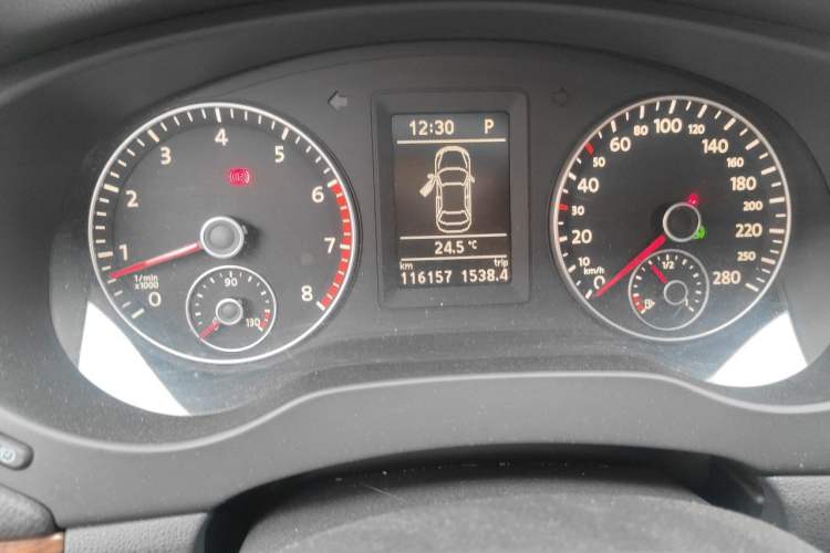 Used Volkswagen Sagitar 2012 1.4TSI Automatic Flagship Edition Odometer Close Up