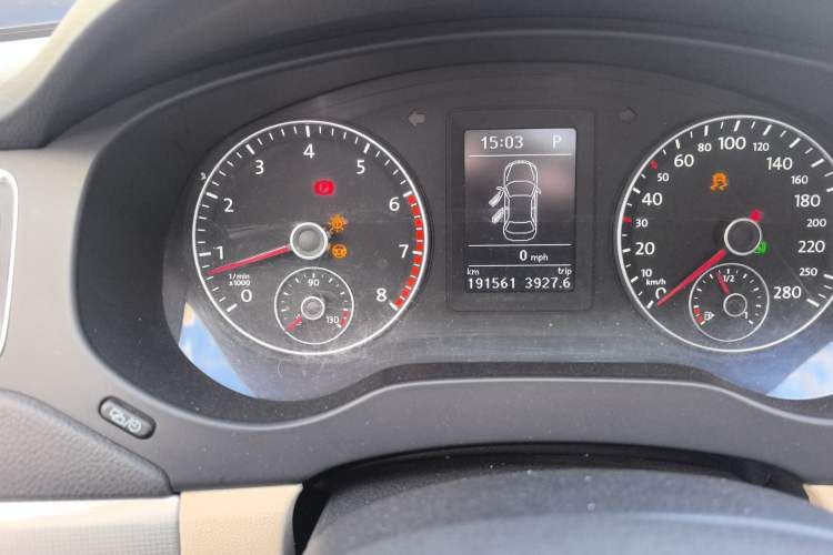 Used Volkswagen Sagitar 2012 1.4TSI Automatic Luxury Edition Odometer Close Up