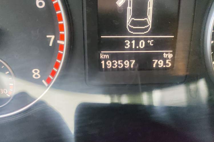 Used Volkswagen Sagitar 2012 1.4TSI Automatic Flagship Edition Odometer Close Up