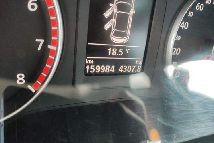 Used Volkswagen Sagitar 2012 1.4TSI Automatic Luxury Edition Odometer Close Up