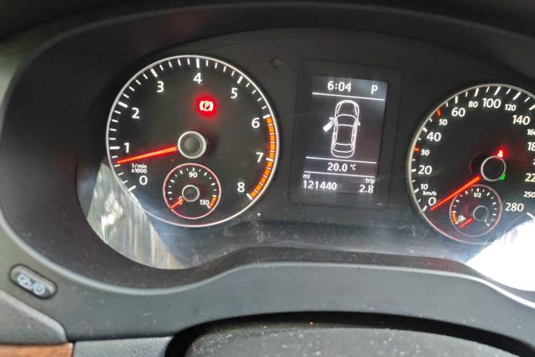 Used Volkswagen Sagitar 2012 1.4TSI Automatic Flagship Edition Odometer Close Up