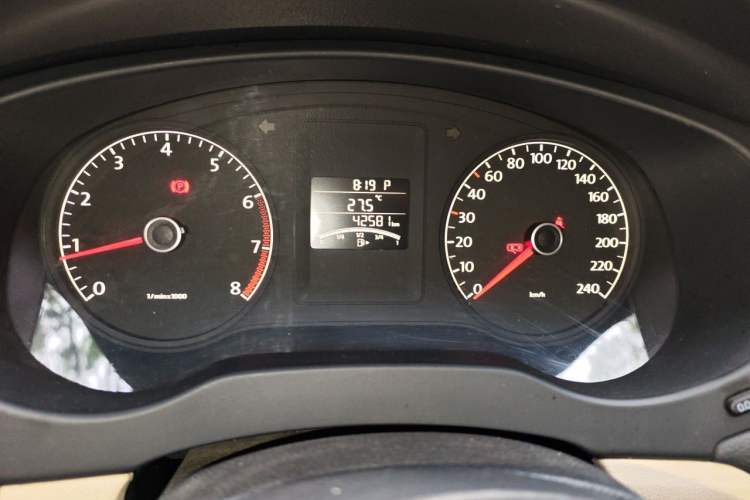 Used Volkswagen Sagitar 2012 1.6L Automatic Comfort Edition Odometer Close Up