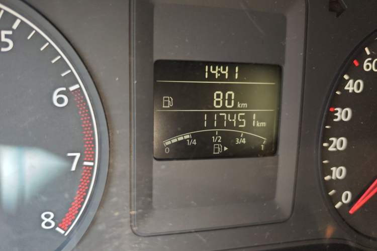 Used Volkswagen Sagitar 2012 1.6L Manual Comfort Model Odometer Close Up