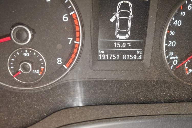 Used Volkswagen Sagitar 2012 1.4TSI Automatic Flagship Edition Odometer Close Up