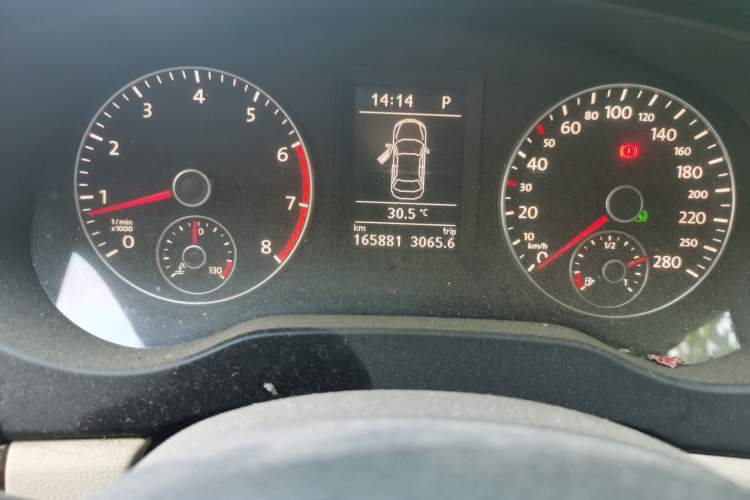 Used Volkswagen Sagitar 2012 1.8TSI Automatic Flagship Edition Odometer Close Up
