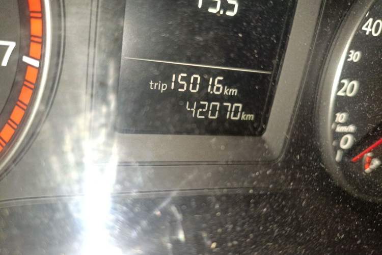 Used Volkswagen Sagitar 2012 1.4TSI Automatic Fashion Edition Odometer Close Up