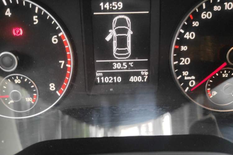 Used Volkswagen Sagitar 2012 1.4TSI Manual Luxury Model Odometer Close Up