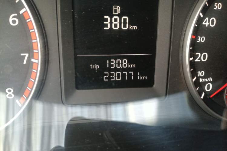 Used Volkswagen Sagitar 2012 1.4TSI Automatic Fashion Edition Odometer Close Up