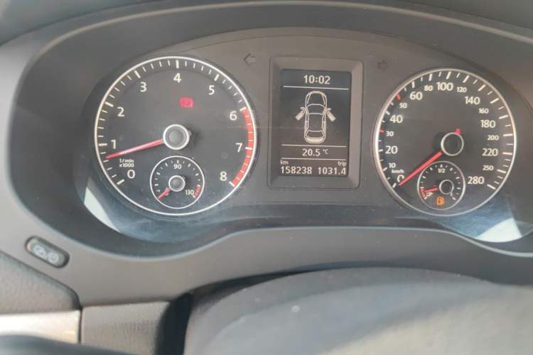 Used Volkswagen Sagitar 2012 1.4TSI Manual Luxury Model Odometer Close Up