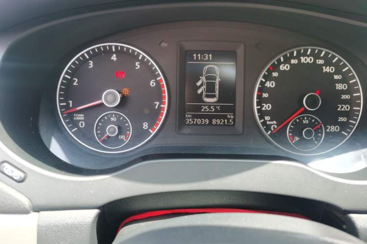 Used Volkswagen Sagitar 2012 1.4TSI Manual Luxury Model Odometer Close Up