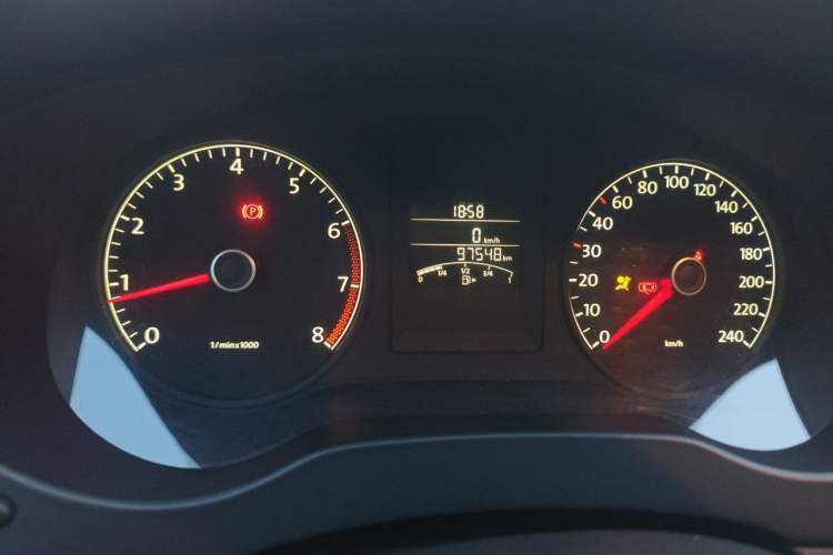Used Volkswagen Sagitar 2012 1.6L Manual Comfort Model Odometer Close Up