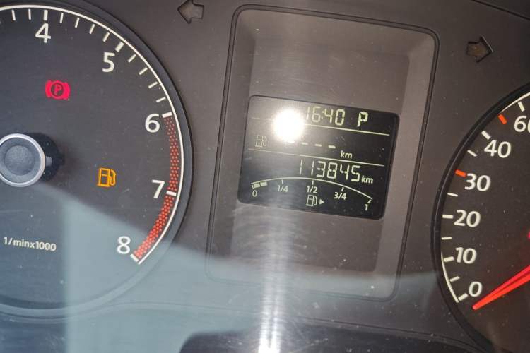 Used Volkswagen Sagitar 2012 1.6L Automatic Fashion Edition Odometer Close Up