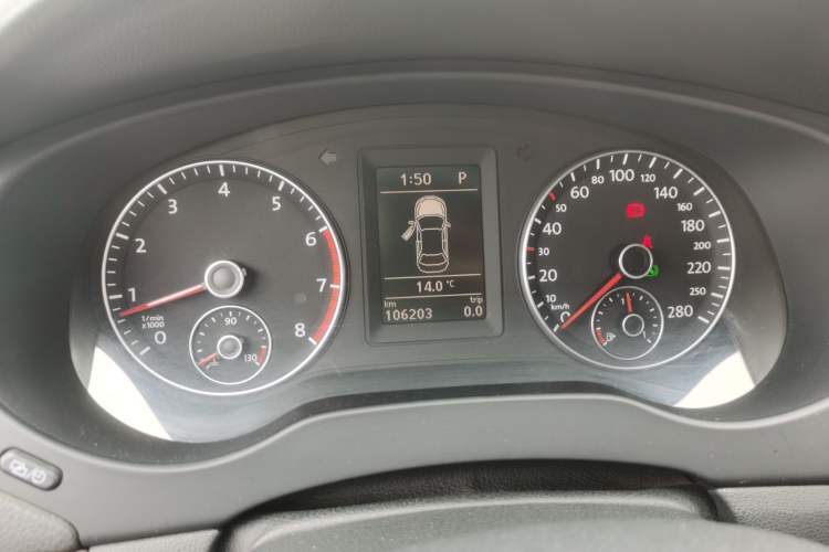 Used Volkswagen Sagitar 2012 1.8TSI Automatic Flagship Edition Odometer Close Up